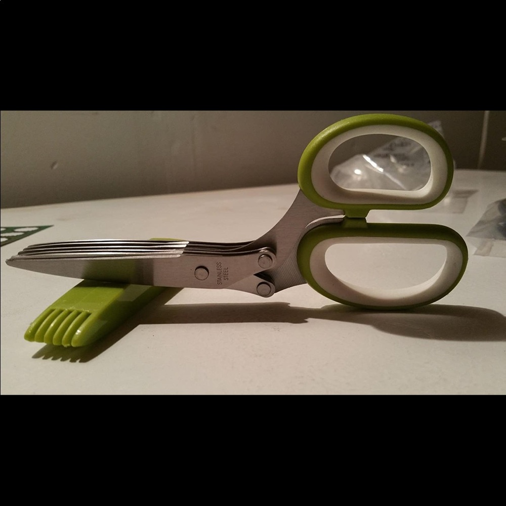 BRAND NEW HEAVY DUTY KITCHEN SHEARS / SCISSORS. NWT - Picture 3 of 3